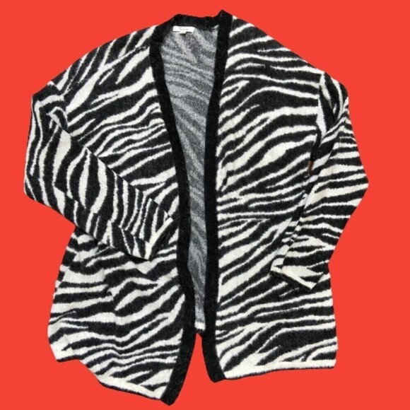 89th & Madison Sweaters - 89th + Madison Buttonless Cardigan Zebra Black Striped Plus Women's Size 2XL